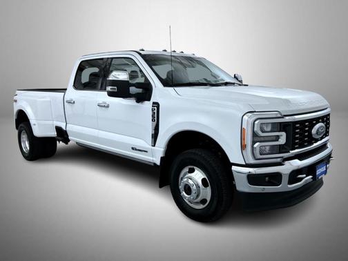 Oxford White 2023 Ford F-350 Lariat Super Duty