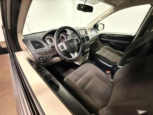 Billet Silver Metallic Clearcoat 2016 Dodge Grand Caravan AVP/SE