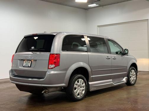 Billet Silver Metallic Clearcoat 2016 Dodge Grand Caravan AVP/SE
