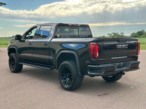 Onyx Black 2023 GMC Sierra 1500 AT4X