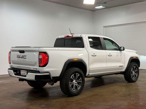 2023 GMC Canyon AT4