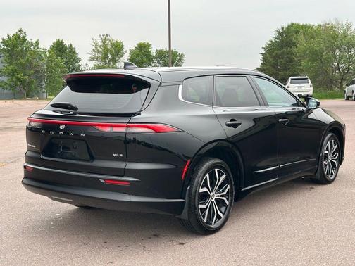 Black 2025 Toyota Crown Signia XLE