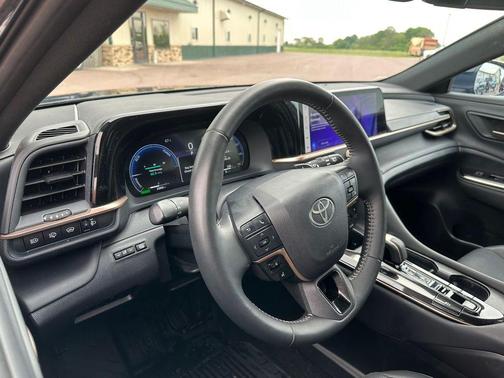 Black 2025 Toyota Crown Signia XLE