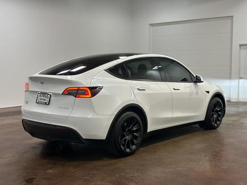 2022 Tesla Model Y Long Range Dual Motor All-Wheel Drive