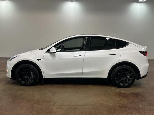 2022 Tesla Model Y Long Range Dual Motor All-Wheel Drive