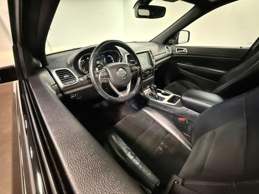 Diamond Black Crystal Pearlcoat 2017 Jeep Grand Cherokee Altitude