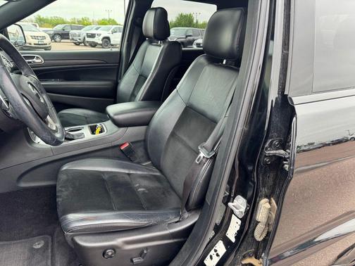 Diamond Black Crystal Pearlcoat 2017 Jeep Grand Cherokee Altitude