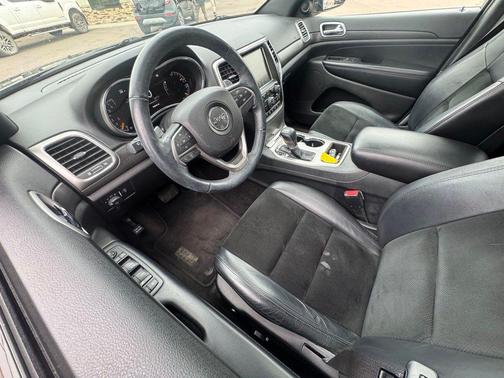 Diamond Black Crystal Pearlcoat 2017 Jeep Grand Cherokee Altitude