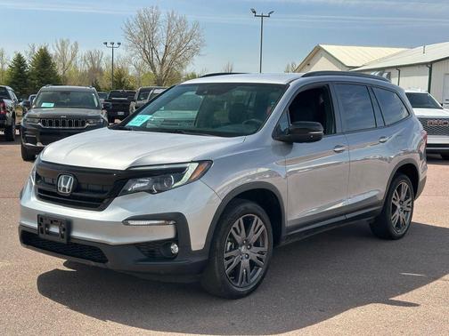 Silver Metallic 2022 Honda Pilot AWD Sport