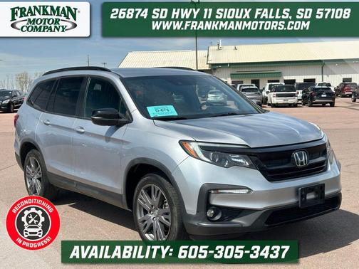Silver Metallic 2022 Honda Pilot AWD Sport