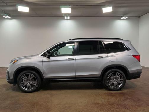 Silver Metallic 2022 Honda Pilot AWD Sport