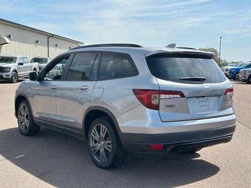 Silver Metallic 2022 Honda Pilot AWD Sport