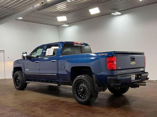 Deep Ocean Blue Metallic 2015 Chevrolet Silverado 2500 High Country