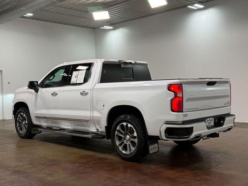 Iridescent Pearl Tricoat 2023 Chevrolet Silverado 1500 High Country