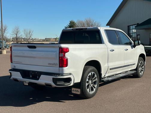 Iridescent Pearl Tricoat 2023 Chevrolet Silverado 1500 High Country