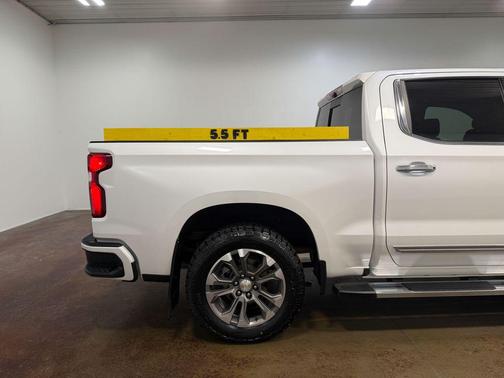 Iridescent Pearl Tricoat 2023 Chevrolet Silverado 1500 High Country