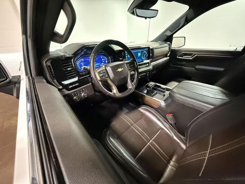 Iridescent Pearl Tricoat 2023 Chevrolet Silverado 1500 High Country