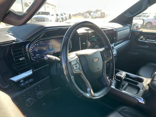 Iridescent Pearl Tricoat 2023 Chevrolet Silverado 1500 High Country