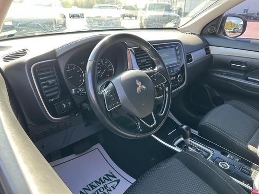 2017 Mitsubishi Outlander SE
