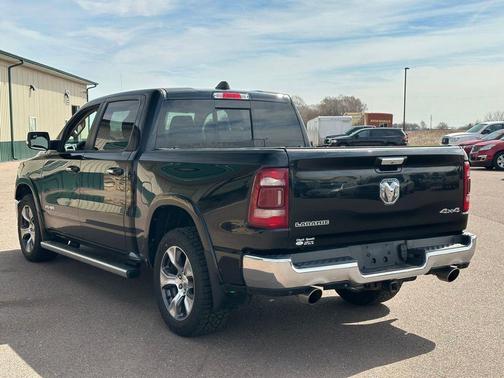 Diamond Black Crystal Pearlcoat 2019 RAM 1500 Laramie