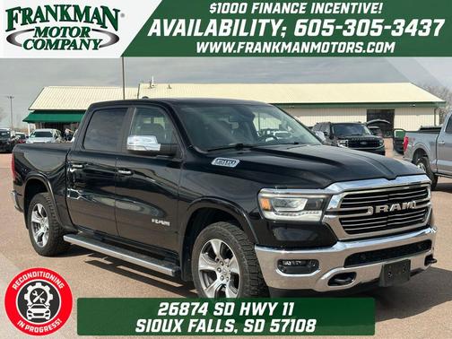 Diamond Black Crystal Pearlcoat 2019 RAM 1500 Laramie