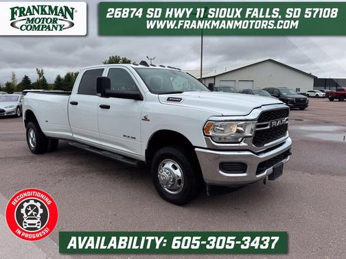 Bright White Clearcoat 2022 RAM 3500 Tradesman Crew Cab 4x4 8' Box