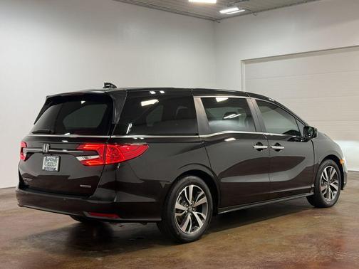 Crystal Black Pearl 2023 Honda Odyssey Touring
