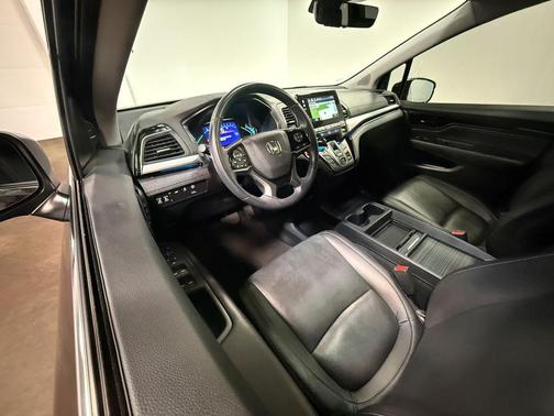 Crystal Black Pearl 2023 Honda Odyssey Touring