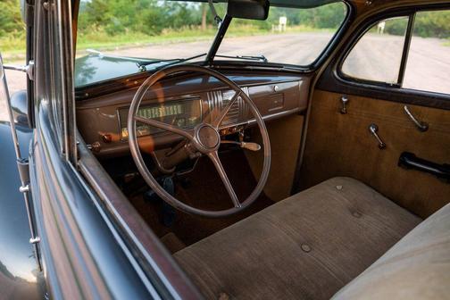 1939 Chevrolet Master 85 Town Sedan