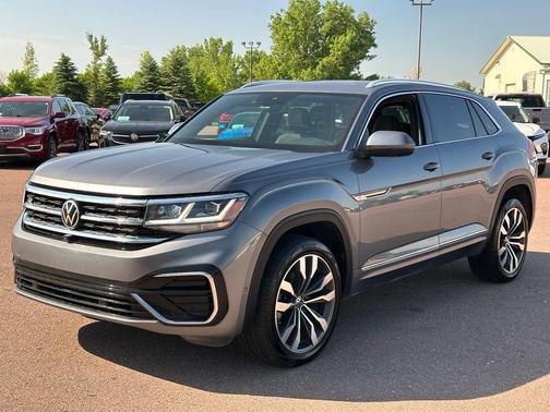 Platinum Gray Metallic 2023 Volkswagen Atlas Cross Sport 3.6L V6 SEL Premium R-Line