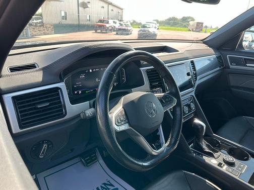 Platinum Gray Metallic 2023 Volkswagen Atlas Cross Sport 3.6L V6 SEL Premium R-Line