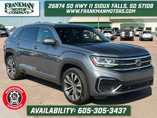 Platinum Gray Metallic 2023 Volkswagen Atlas Cross Sport 3.6L V6 SEL Premium R-Line