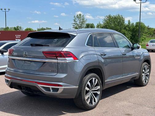 Platinum Gray Metallic 2023 Volkswagen Atlas Cross Sport 3.6L V6 SEL Premium R-Line