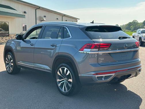 Platinum Gray Metallic 2023 Volkswagen Atlas Cross Sport 3.6L V6 SEL Premium R-Line