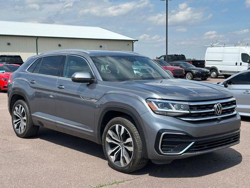 Platinum Gray Metallic 2023 Volkswagen Atlas Cross Sport 3.6L V6 SEL Premium R-Line