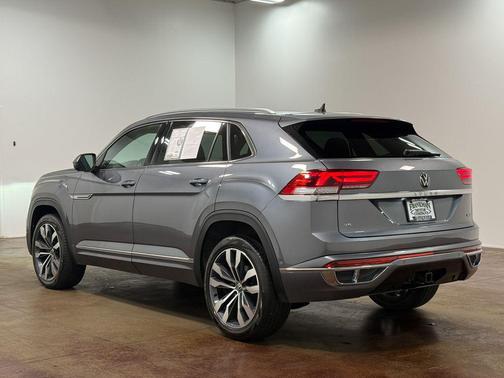 Platinum Gray Metallic 2023 Volkswagen Atlas Cross Sport 3.6L V6 SEL Premium R-Line