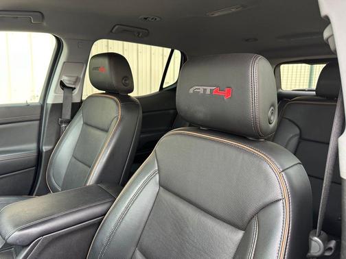 2023 GMC Acadia AWD AT4