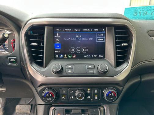 2023 GMC Acadia AWD AT4