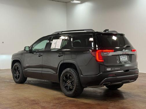 2023 GMC Acadia AWD AT4