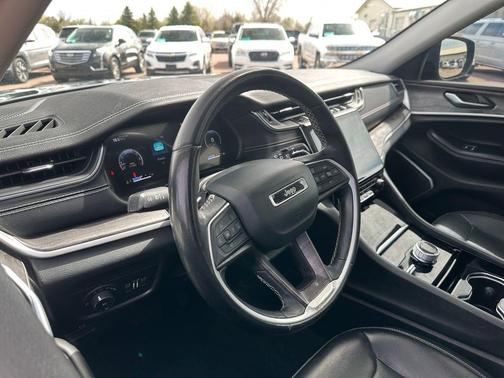 Rocky Mountain Pearlcoat 2022 Jeep Grand Cherokee L Limited