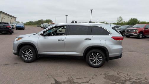 Celestial Silver Metallic 2019 Toyota Highlander XLE