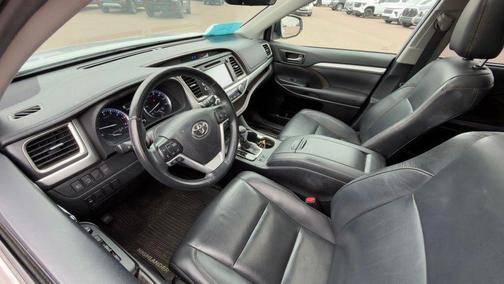 Celestial Silver Metallic 2019 Toyota Highlander XLE