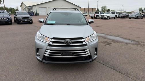 Celestial Silver Metallic 2019 Toyota Highlander XLE