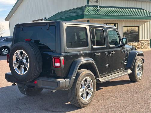 Black Clearcoat 2022 Jeep Wrangler Unlimited Sahara