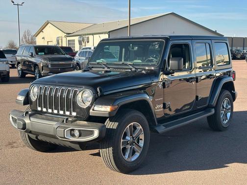 Black Clearcoat 2022 Jeep Wrangler Unlimited Sahara