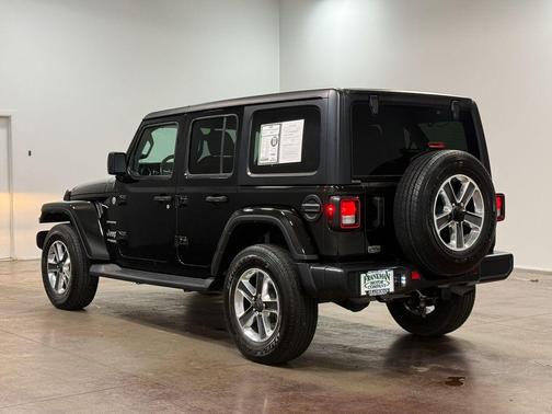 Black Clearcoat 2022 Jeep Wrangler Unlimited Sahara