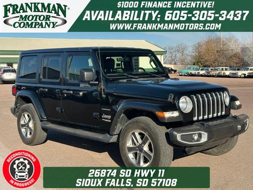 Black Clearcoat 2022 Jeep Wrangler Unlimited Sahara