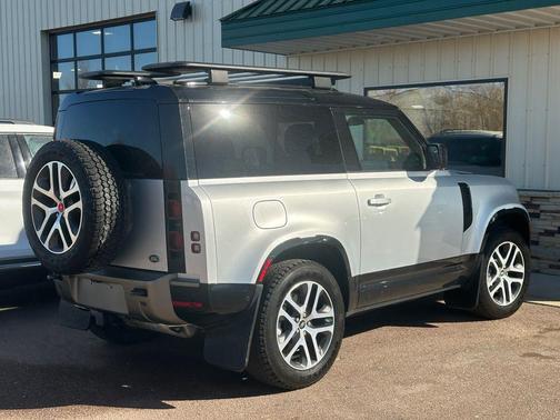 Hakuba Silver Metallic 2022 Land Rover Defender 90 X-Dynamic S