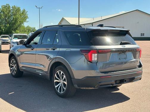 Gray Metallic 2025 Ford Explorer ST-Line