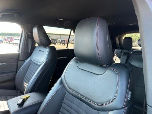 Gray Metallic 2025 Ford Explorer ST-Line